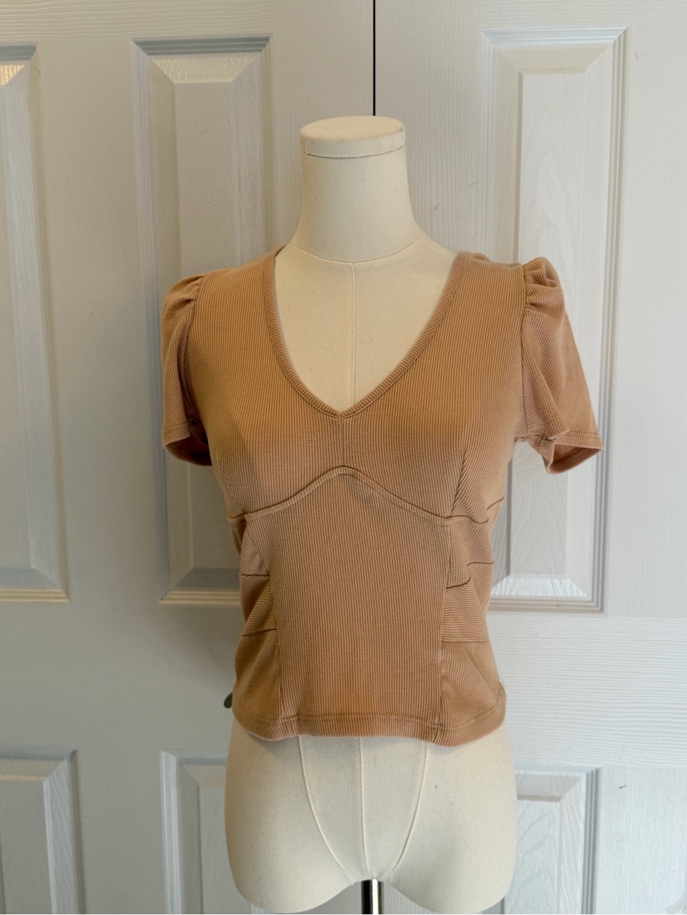 Melrose Tan Ribbed V-Neck Puff Sleeve Top Size L